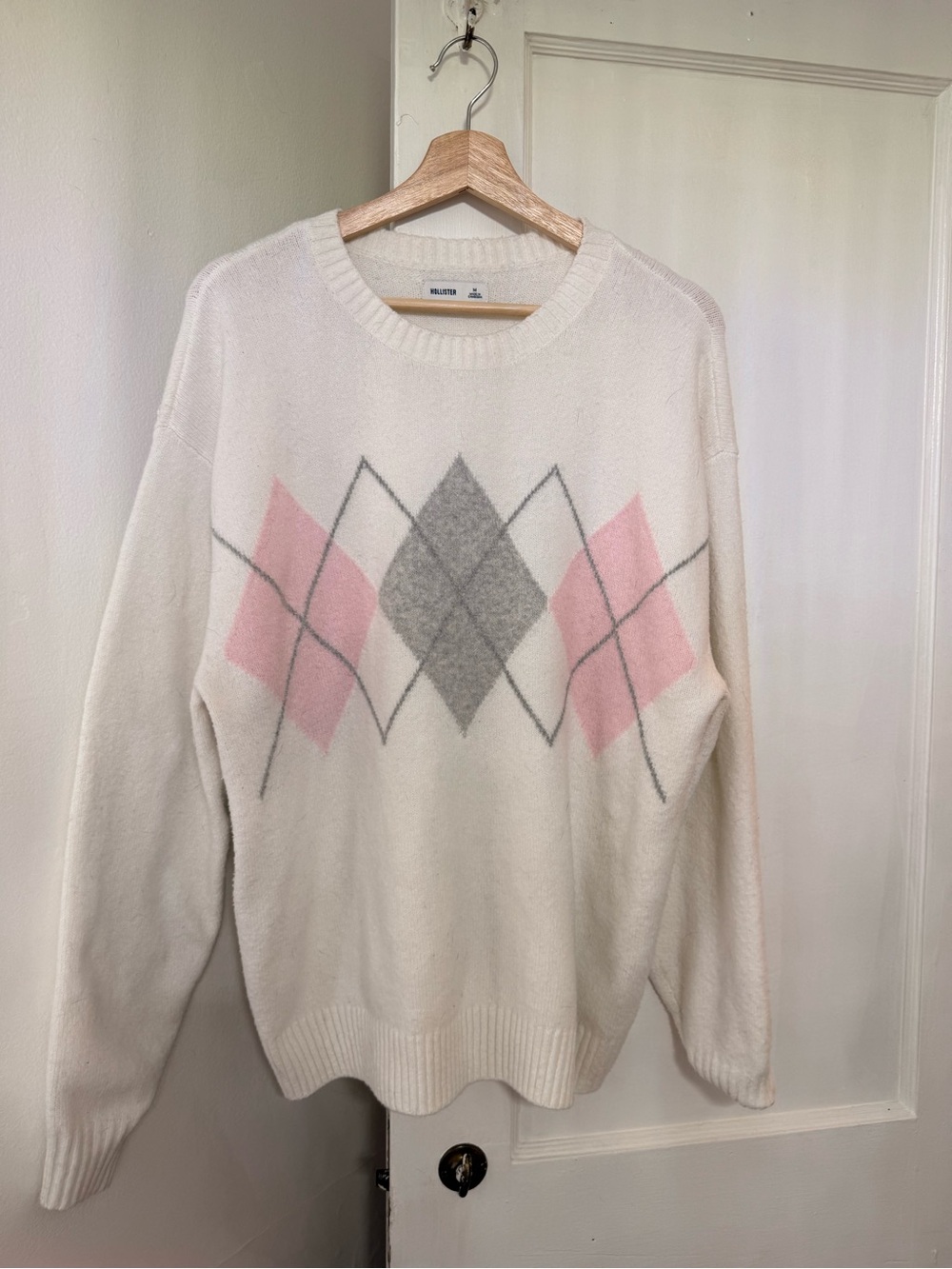 Hollister Crewneck Sweater in Cream and Pink